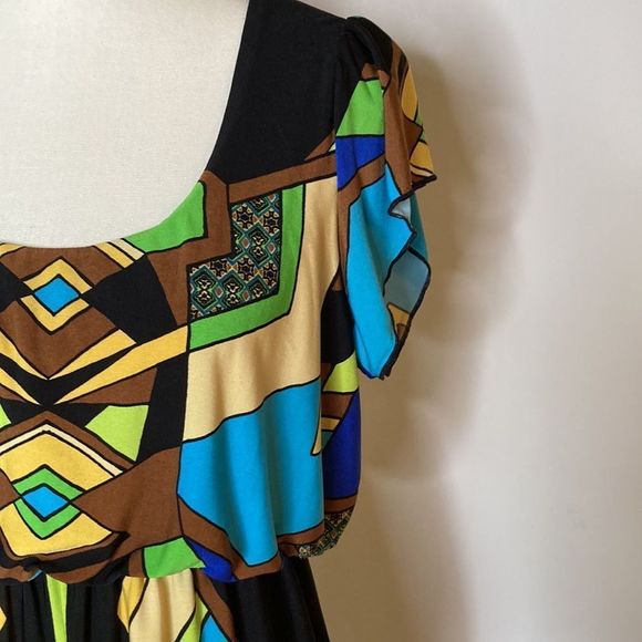 Emerald Dress Geometric Print Dress - Picture 5 of 10